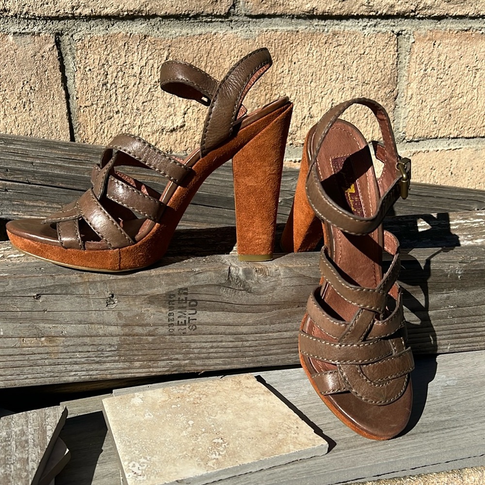 7 For All Mankind. Suede & Leather Sided Heels. Size 7.5. NWOT